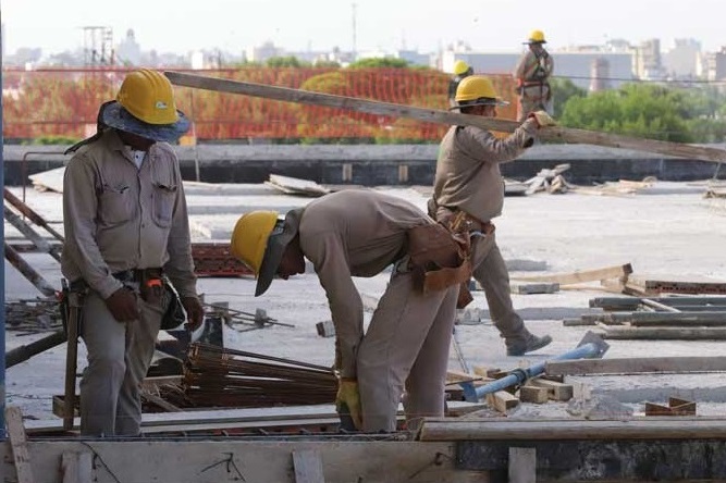 Construcción: el empleo registrado se desplomó un 3,6% en agosto, según informe