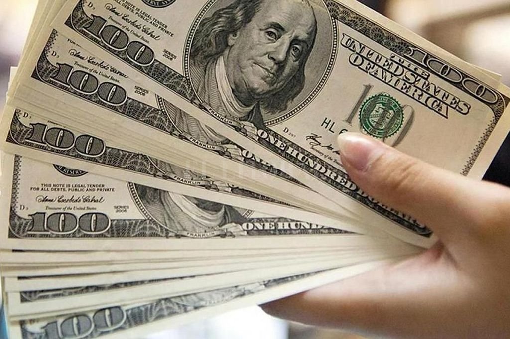 El mercado prevé un dólar a $65 para diciembre
