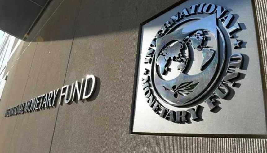 Aseguran que el FMI habilitó al Gobierno a saldar deudas en dólares con fondos destinados a las reservas