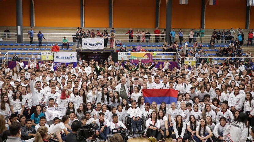 La delegación misionera de jóvenes deportistas ya partió hacia los Juegos Nacionales Evita