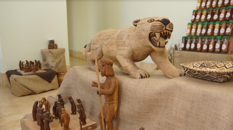 Inauguraron muestra de semillas y arte guaraní en la Legislatura