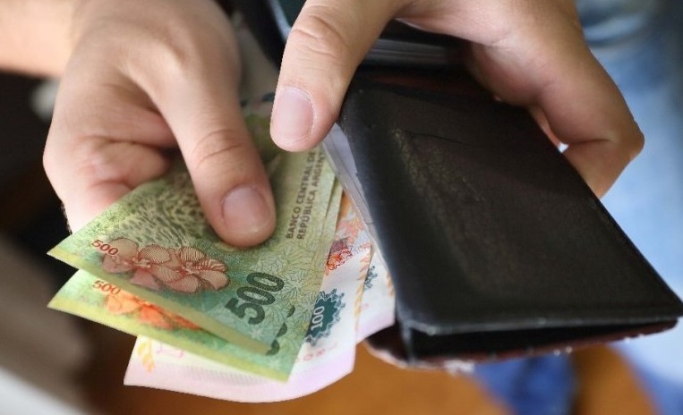 Los salarios aumentaron 10,3% en marzo, pero volvieron a perder frente a la inflación