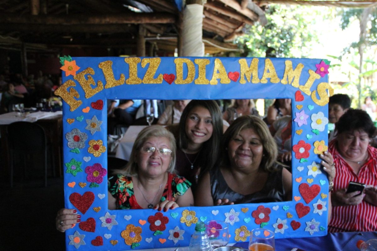 Día de la madre: agasajaron a mujeres posadeñas en distintos barrios 1 2 - WhatsApp Image 2019 10 12 at 19.20.03 - 1