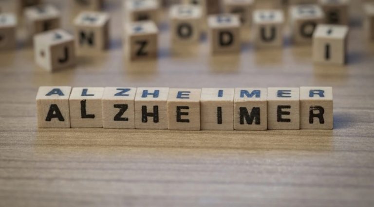 Prueban en la eficacia de una nueva droga para combatir el Alzheimer