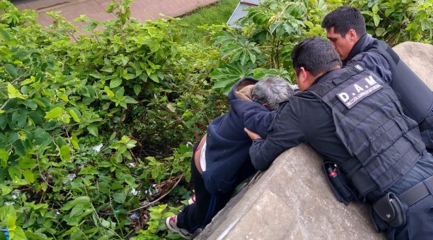 Socorrieron a un hombre que cayó de un desnivel del Cerro Pelón en Posadas