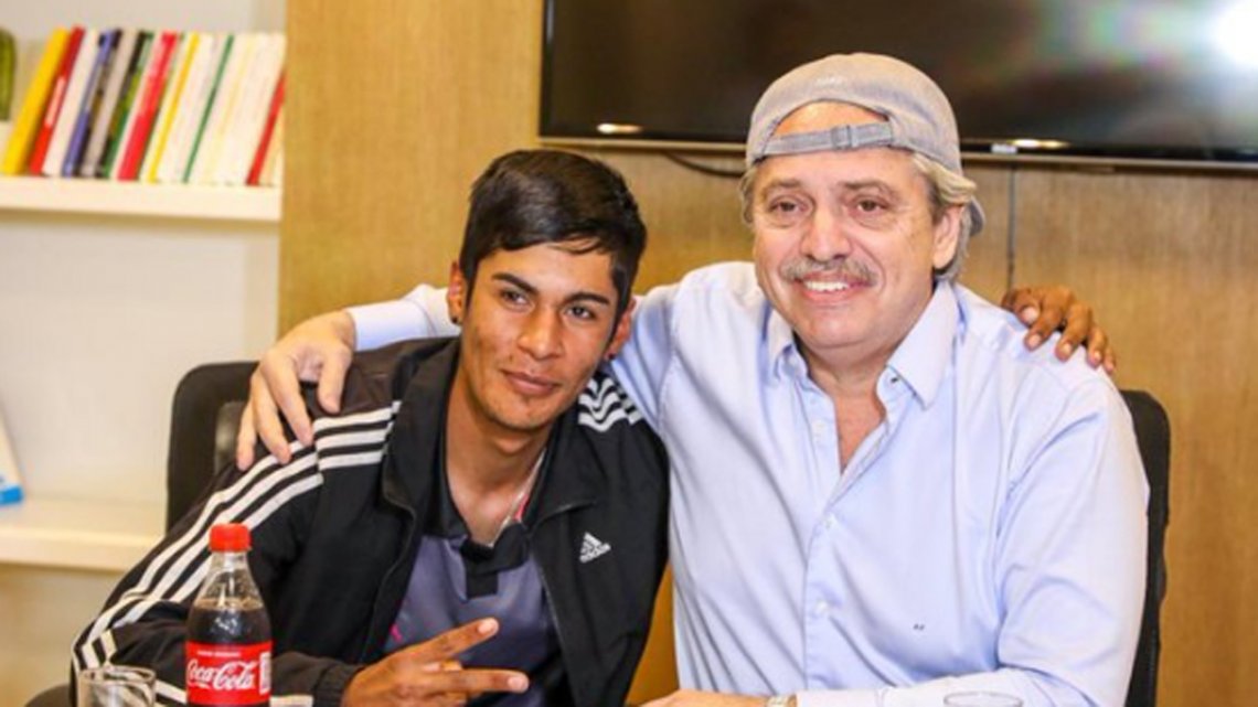 Fernández se reunió con Brian, el presidente de mesa que fue discriminado por su vestimenta