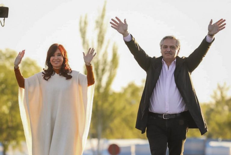 Fernández cerró su campaña en Mar del Plata: "Con Cristina vamos a poner de pie a la Argentina"