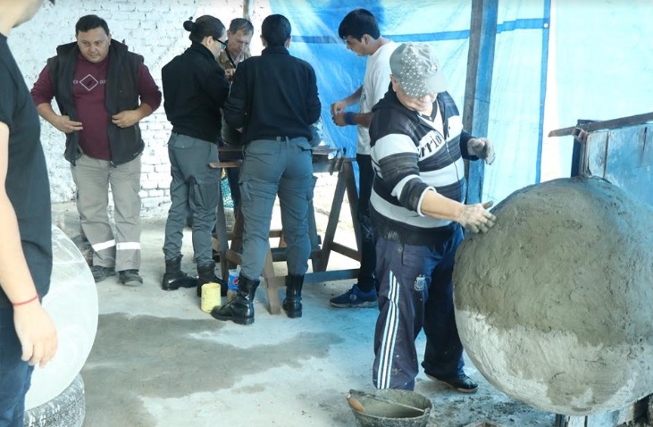 Internos de la Unidad Penal II aprenden el oficio de mosaiquismo artístico