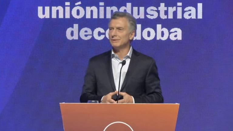 Macri prometió una reducción del impuesto a las ganancias para pymes y monotributistas