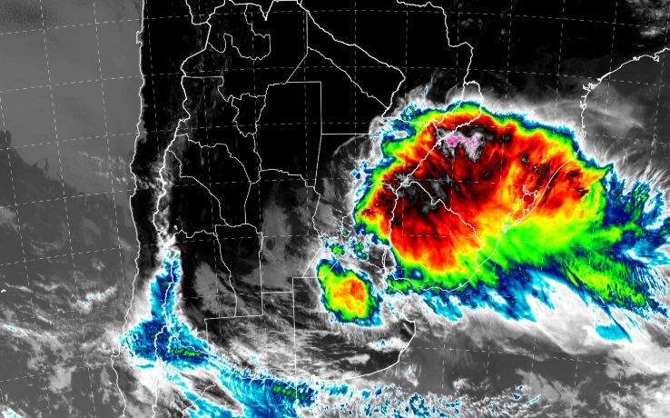 Frente de tormenta llegó a Posadas: recomiendan extremar cuidados