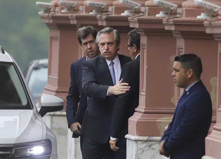 Fernández define su Gabinete mientras el PJ negocia la conducción en el Senado