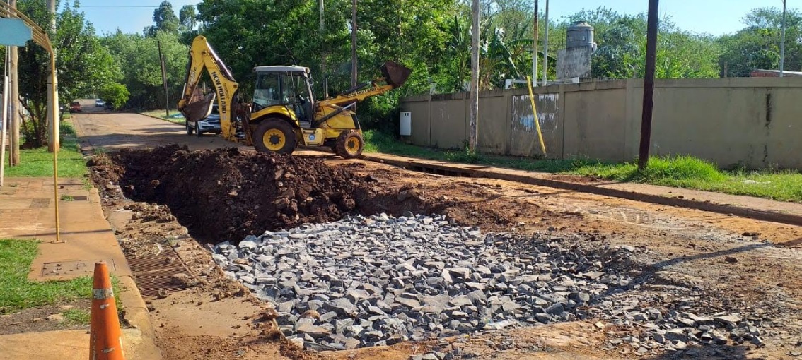 Reparan la calle 9 de Julio en el barrio 170 viviendas Ducom de Posadas