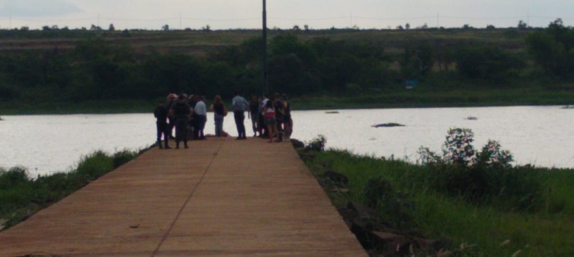 Desesperada búsqueda de un menor que desapareció en el arroyo Mártires