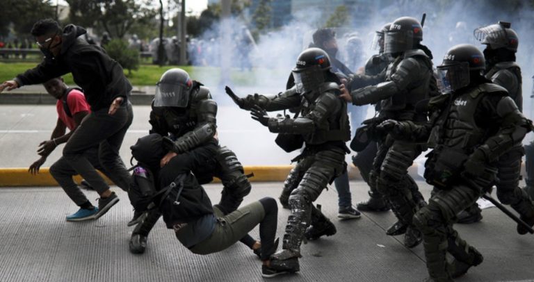 Tres muertos y más de 270 heridos en las protestas en Colombia