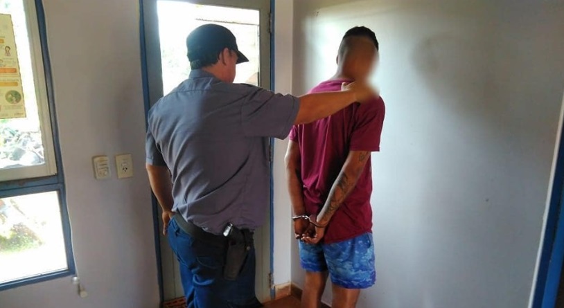 Atemorizó a vecinos con un arma de fuego y terminó detenido en el barrio San Isidro de Posadas
