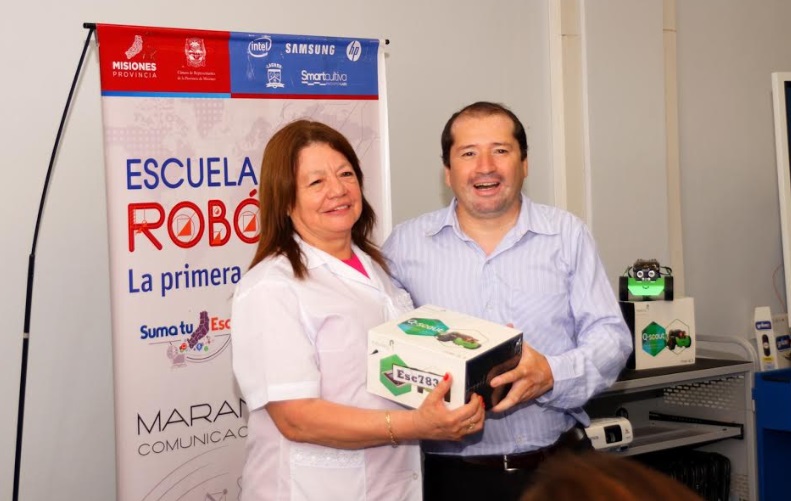 Entregaron kits de robótica a escuelas primarias de Posadas y Garupá