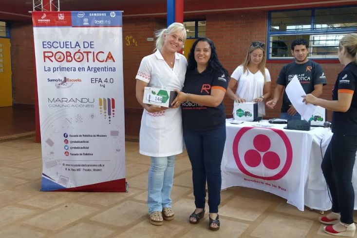 Entregaron más de 100 kits de robótica educativa a escuelas primarias de la zona centro