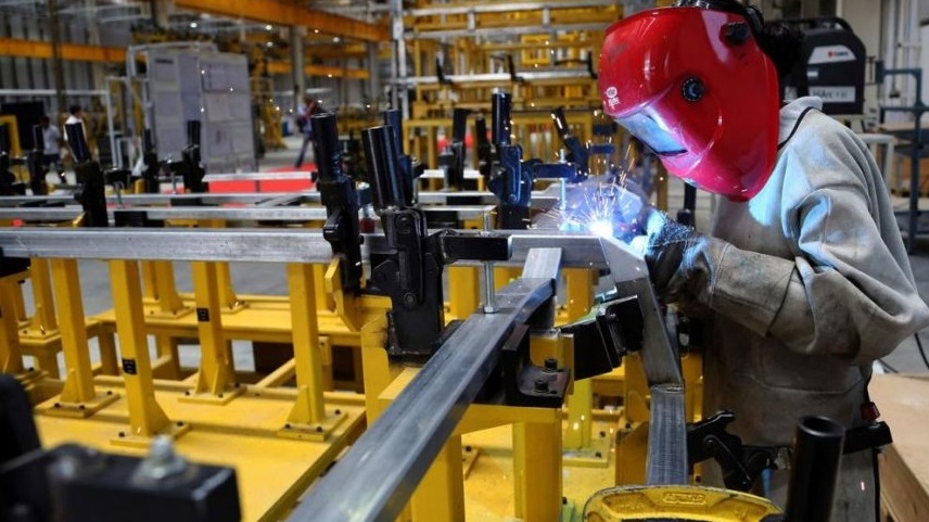 Economía: la industria cayó 5,1% y la construcción 8,5% en septiembre, según Indec