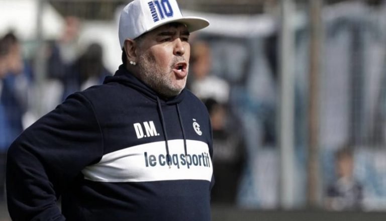 "Un ídolo como Riquelme no puede venderse al mejor postor", dijo Maradona