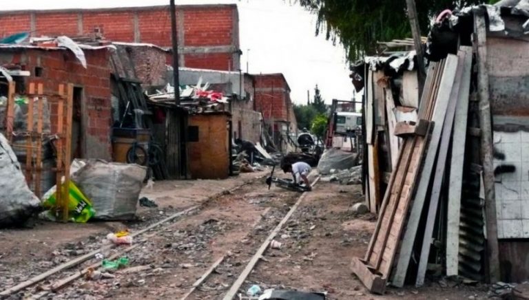 A 23 días del cambio de gobierno, Argentina tiene una pobreza cercana al 37%