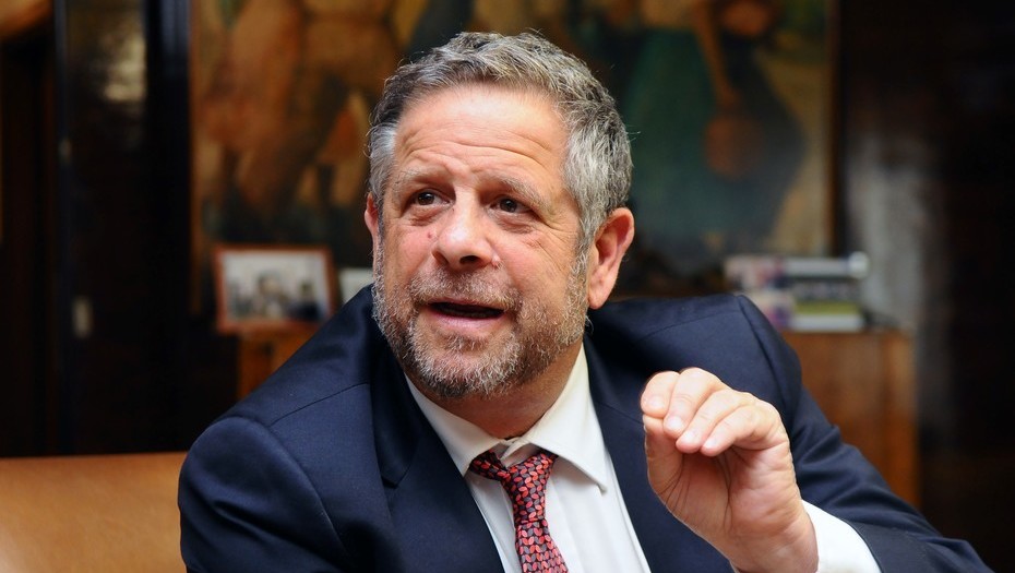 Rubinstein aprobó la cobertura para el cambio de sexo