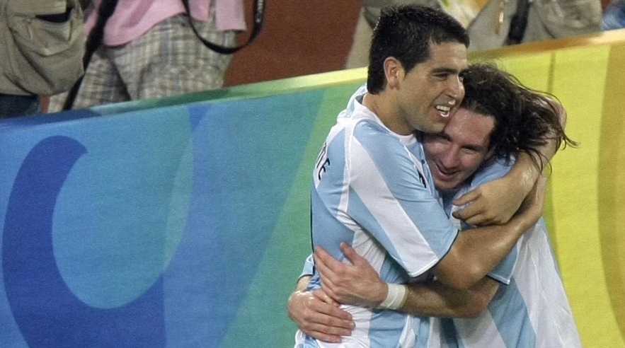 Riquelme haría un segundo partido despedida con estrellas del fútbol mundial
