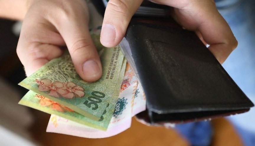 Informe reveló que los salarios perdieron 12 puntos frente a la inflación en el último año