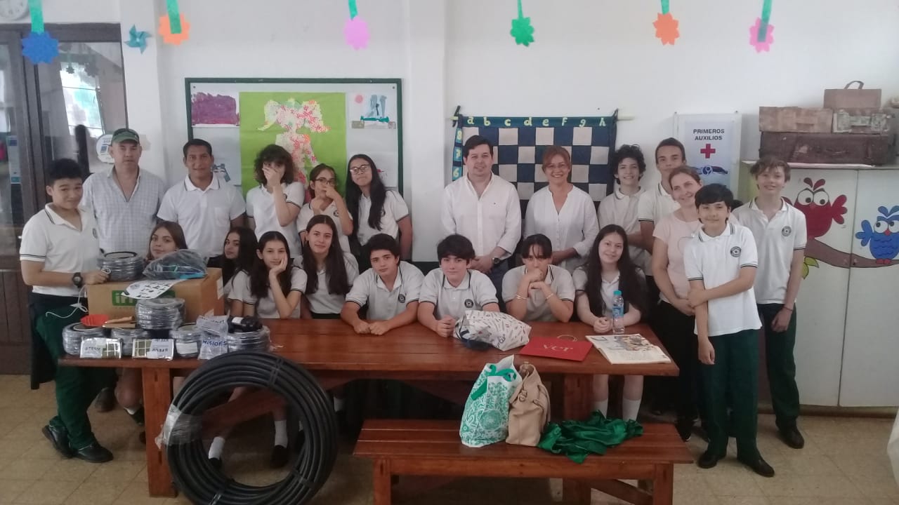 Yaco Mazal entregó semillas, herramientas y un sistema de riego al Instituto Gutenberg