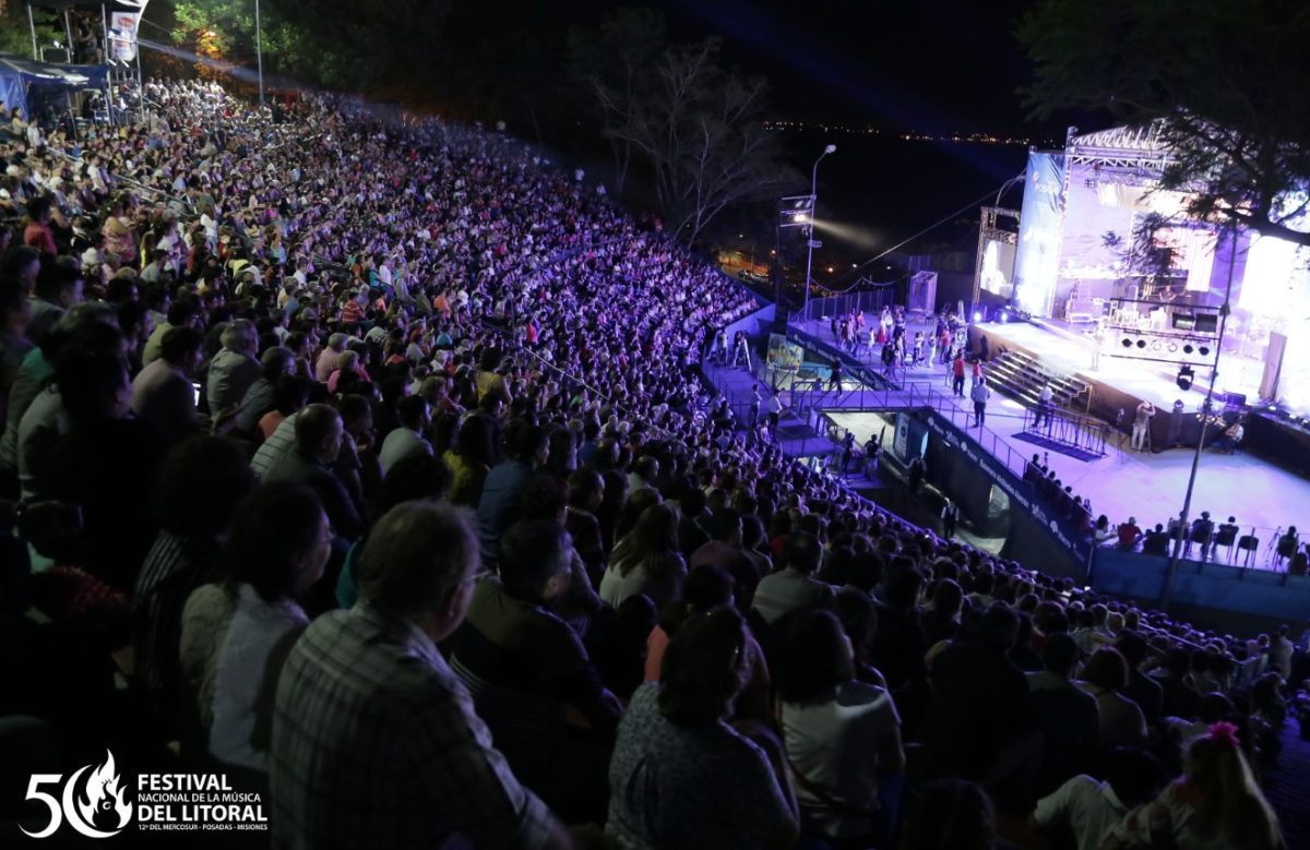 Con el anfiteatro colmado, se vivió la cuarta noche del Festival Nacional del Litoral