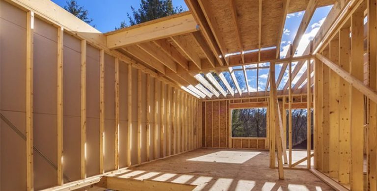 Familias de distintos puntos de la Provincia denuncian por estafa a empresas constructoras de viviendas de madera
