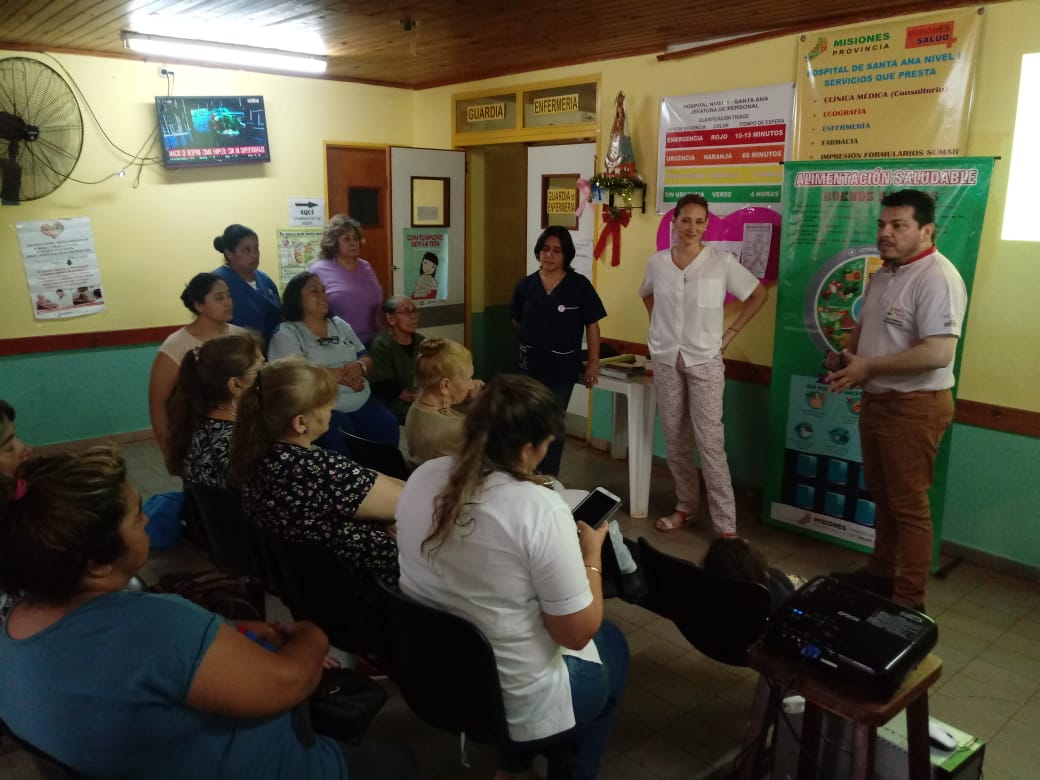 Brindaron charla sobre alimentación saludable en el Hospital de Santa Ana