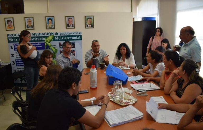 Mesas de diálogo en la Defensoría con vecinos del barrio San Jorge, representantes del Iprodha y Eprac