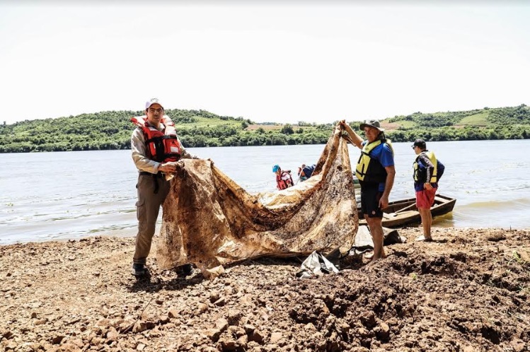 Limpieza binacional del río Uruguay: se recogió más de una tonelada en unos 25 kilómetros
