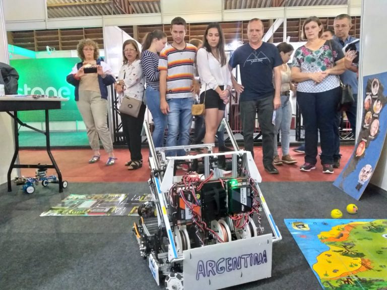 La Escuela de Robótica de Misiones participa de la feria Inventum en Brasil