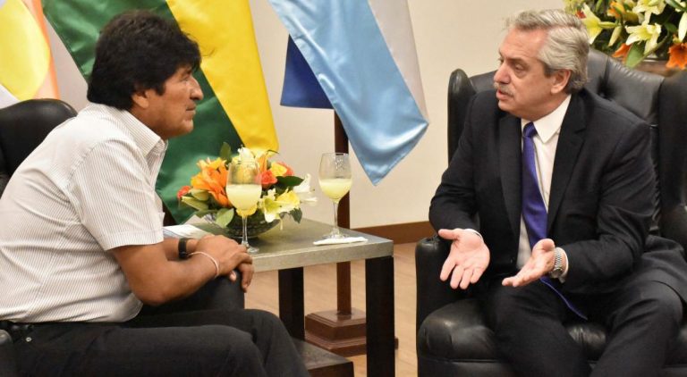 En medio de la crisis que atraviesa Bolivia, Fernández llamó a Evo Morales