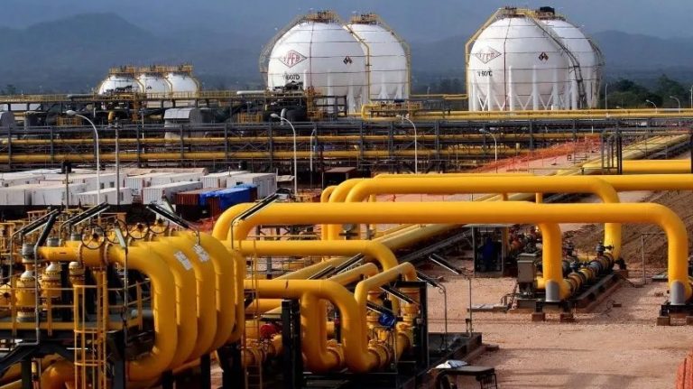 Bolivia podría interrumpir el suministro de gas hacia la Argentina ante la crisis social 