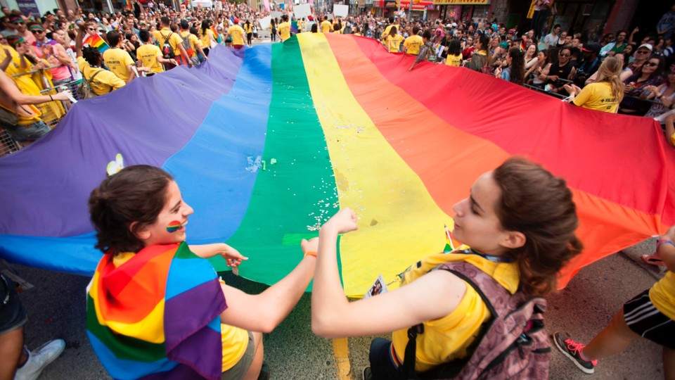 Una multitud de personas participó de la Marcha del Orgullo LGTBQ+