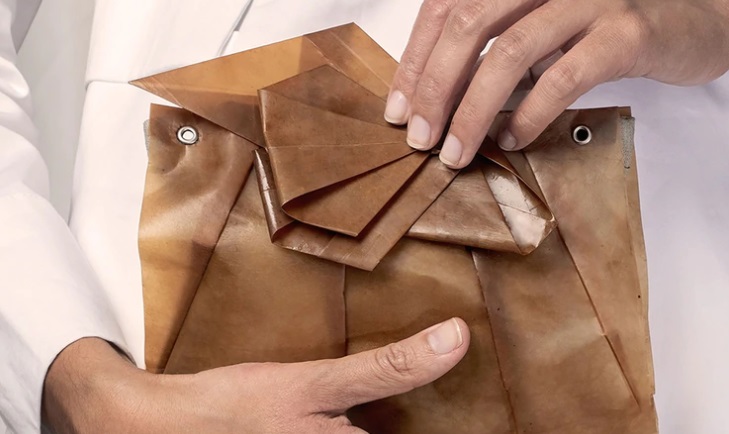 Científica misionera desarrolla un material sustentable para crear prendas con yerba mate