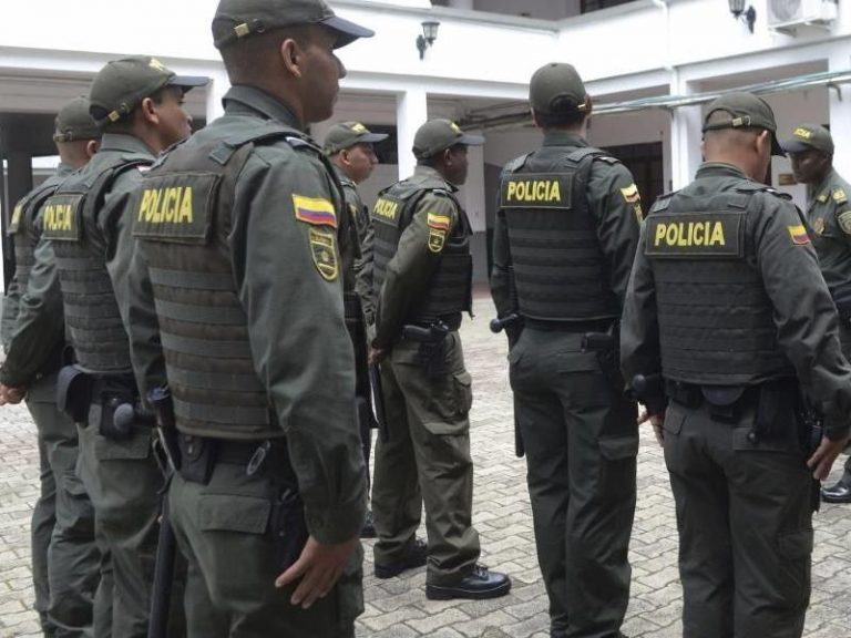 Colombia: tres policías muertos al estallar varios explosivos en una comisaría