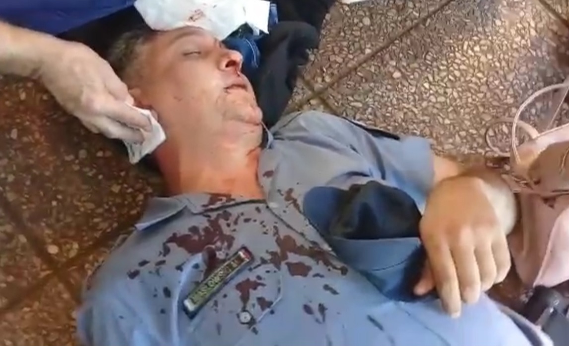 Conflicto con manifestantes: fueron 11 los policías hospitalizados tras el ataque y se ordenó la liberación de detenidos