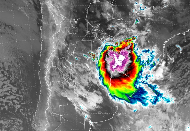 Frente de tormenta se acerca a Posadas: alerta en toda la región