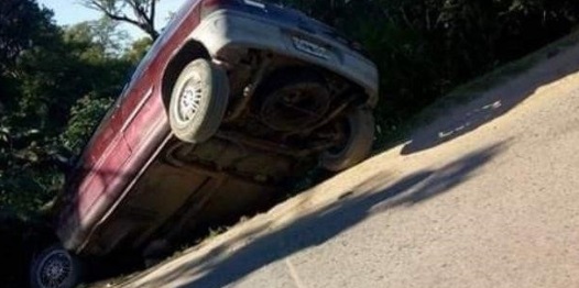 Automovilista perdió el control y cayó en una zanja en Corrientes: terminó con lesiones leves