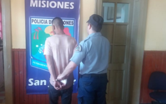 San Javier: atacó a machetazos a su familia, a un policía y terminó detenido