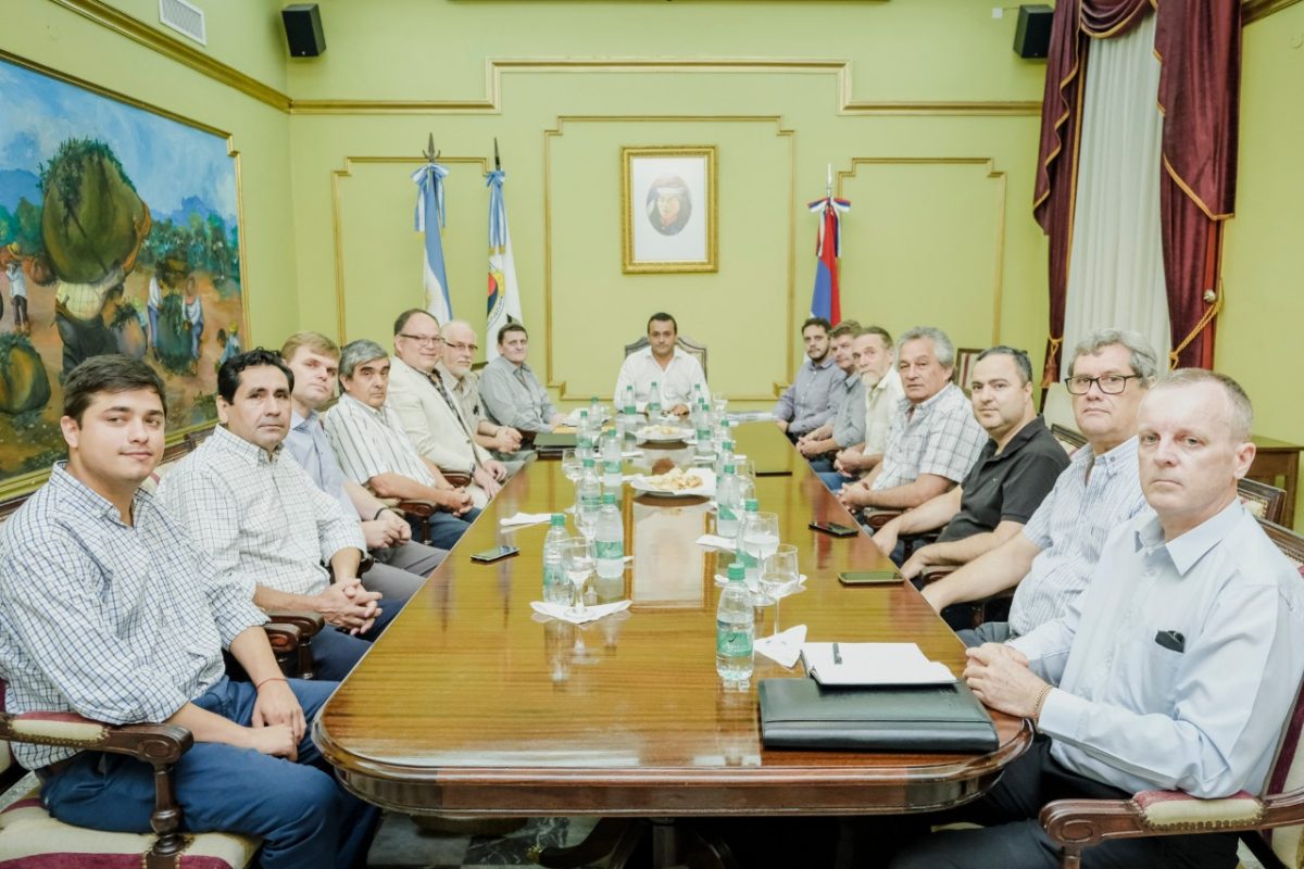 El Gobernador puso en funciones a Paolo Quintana, nuevo ministro de Energía 1 2 - Herrera puso en funciones al nuevo ministro de Energía 3 - 1