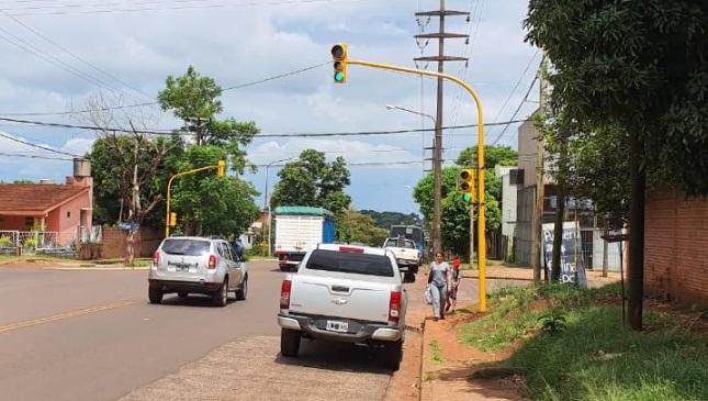 Instalaron un nuevo semáforo en el cruce de las avenidas Blas Parera y Zapiola en Posadas
