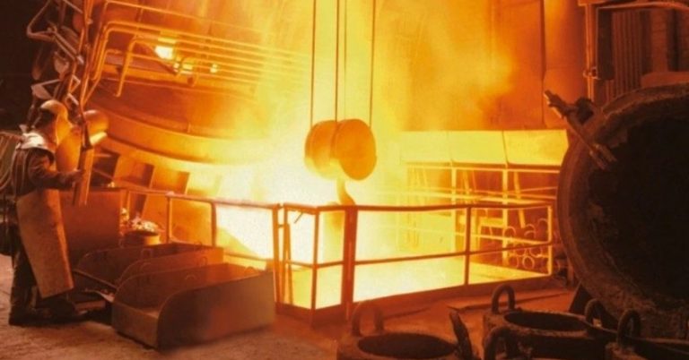 En noviembre, la producción de acero disminuyó 21,6% interanual