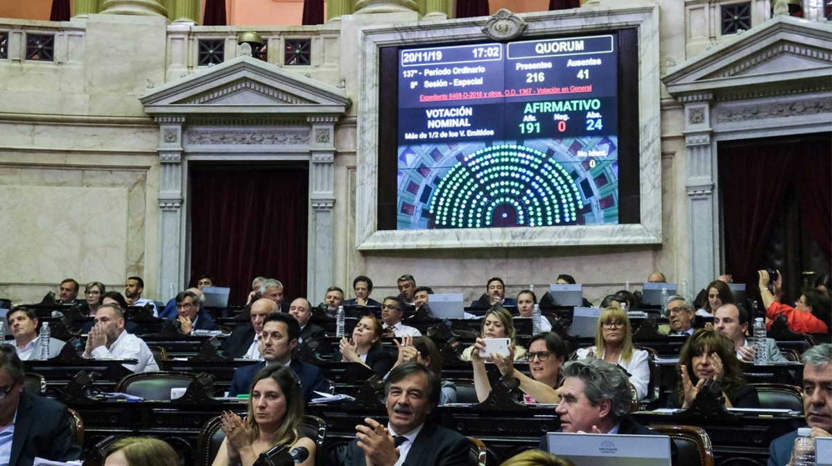 Mega ley: ministros de Fernández renunciarían para poder dar quórum en Diputados