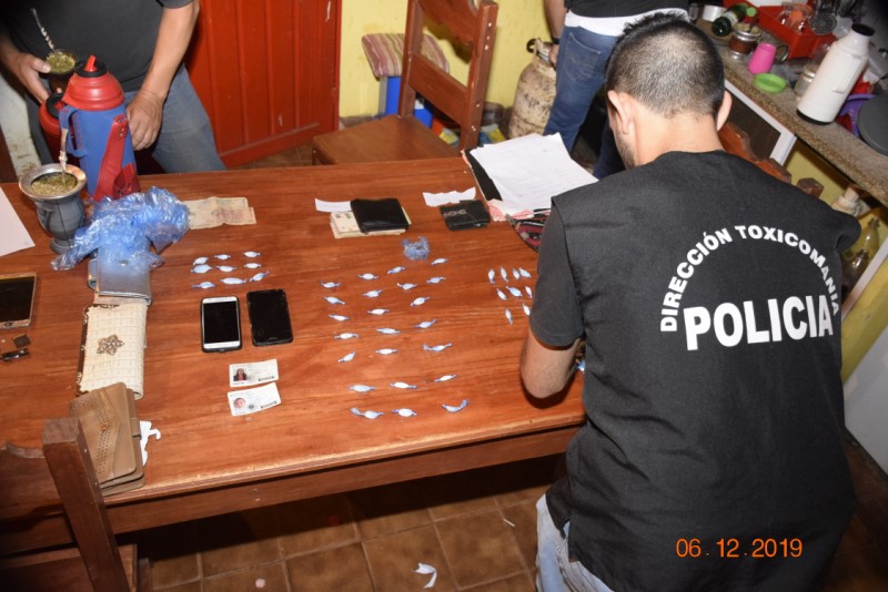 Desmantelaron un “kiosco” narco y detuvieron a cuatro personas en el barrio A 3-2 1 2 - WhatsApp Image 2019 12 07 at 09.49.21 - 1