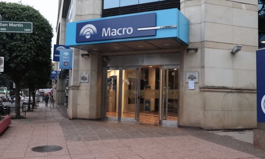 Hoy los bancos no brindan atención