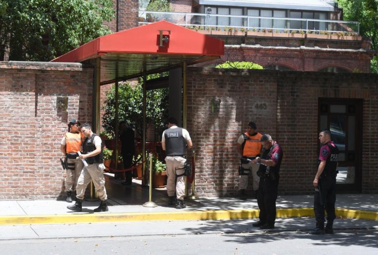 Buenos Aires: motochorros balearon a turistas frente a un hotel y uno murió